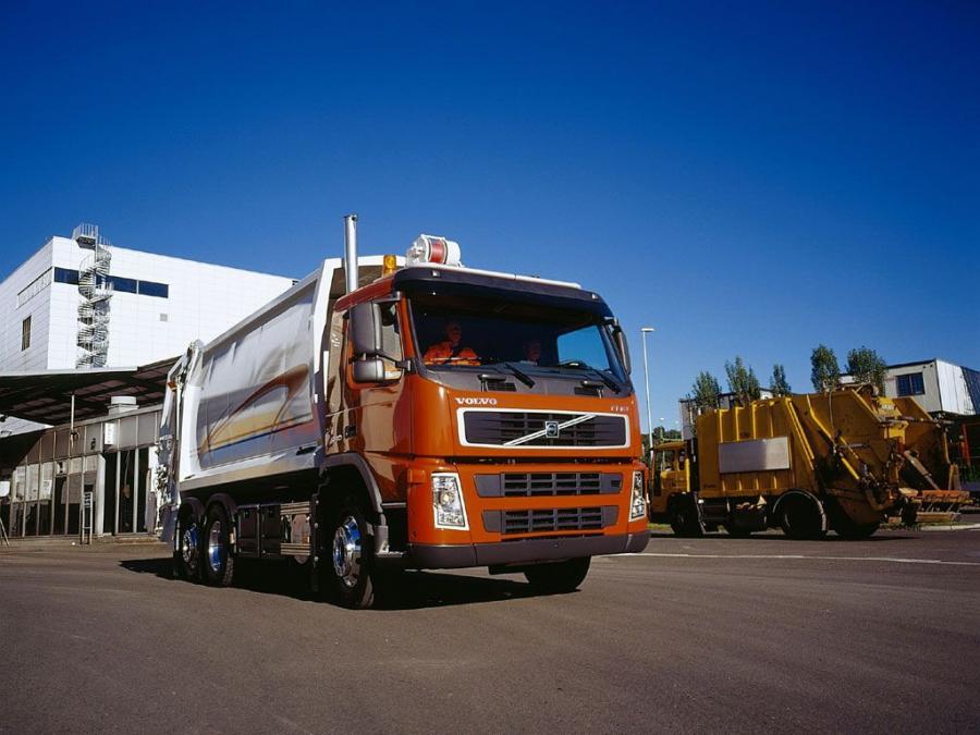  Volvo FM9 6x2 Rolloffcon 2003 года  (фото 2 из 11)